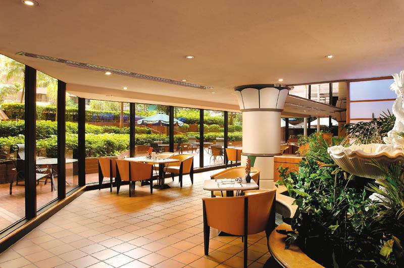 Renaissance Kowloon Hotel Hong Kong Exterior foto